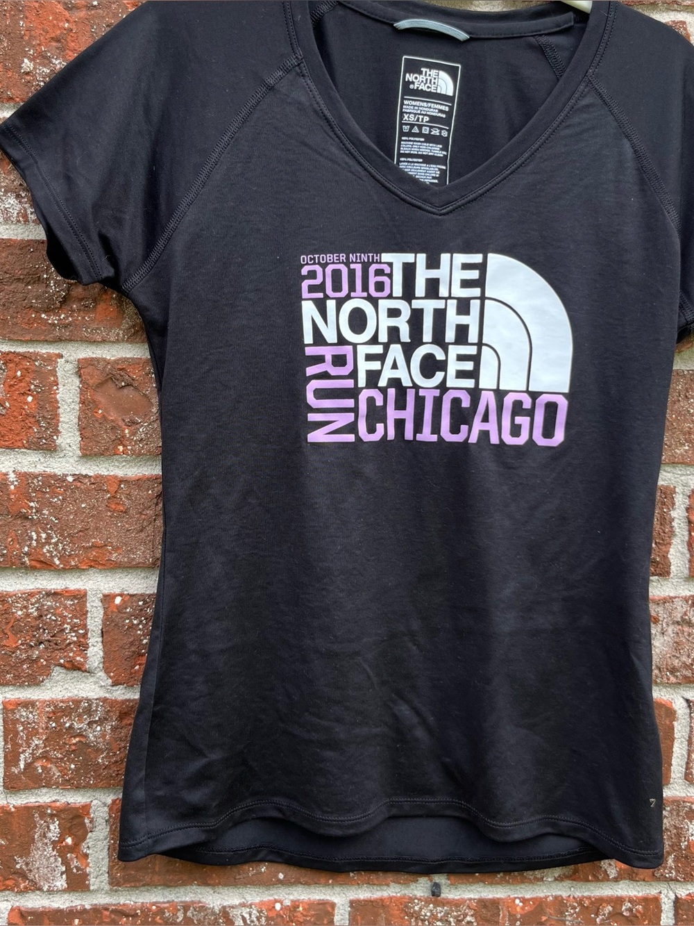 The North Face Black V-Neck 'Run Chicago' Graphic Tee Sz XS